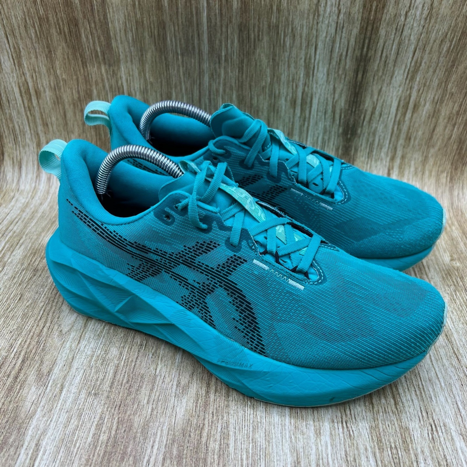Asics Novablast 5 Women's Size 10 Teal Blue Sneakers Running Shoes 1012b765